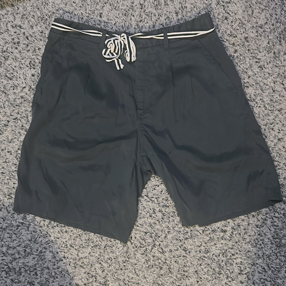 Men’s Zanerobe lightweight shorts with waist tie. Size 32